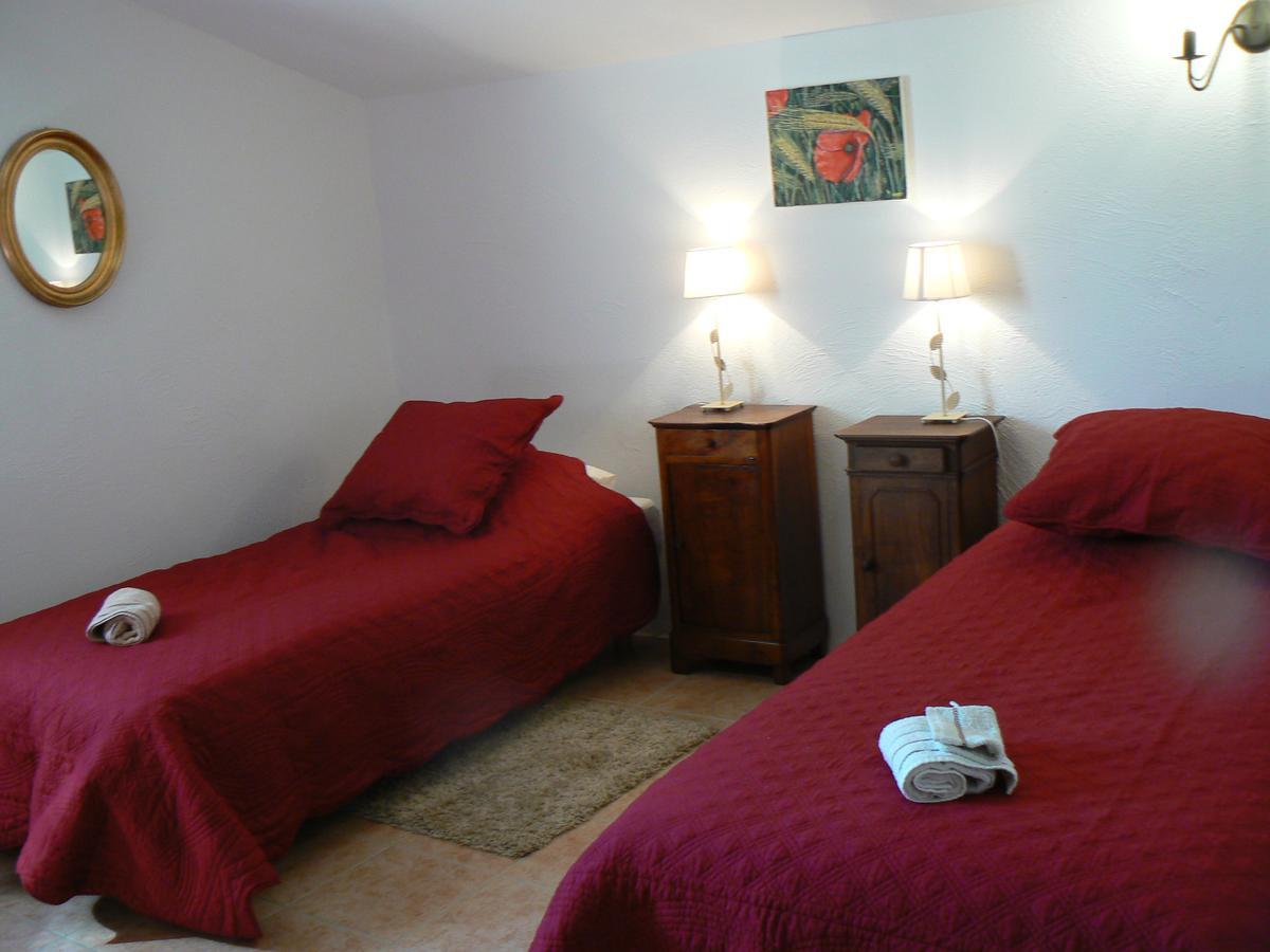 Chambres D'Hotes De La Verrerie Lioux Bagian luar foto