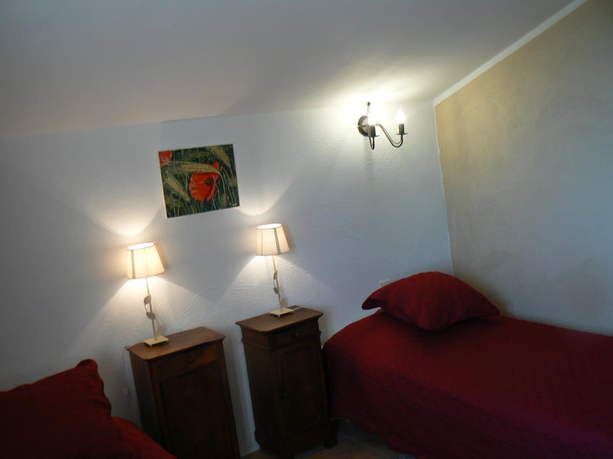 Chambres D'Hotes De La Verrerie Lioux Bagian luar foto