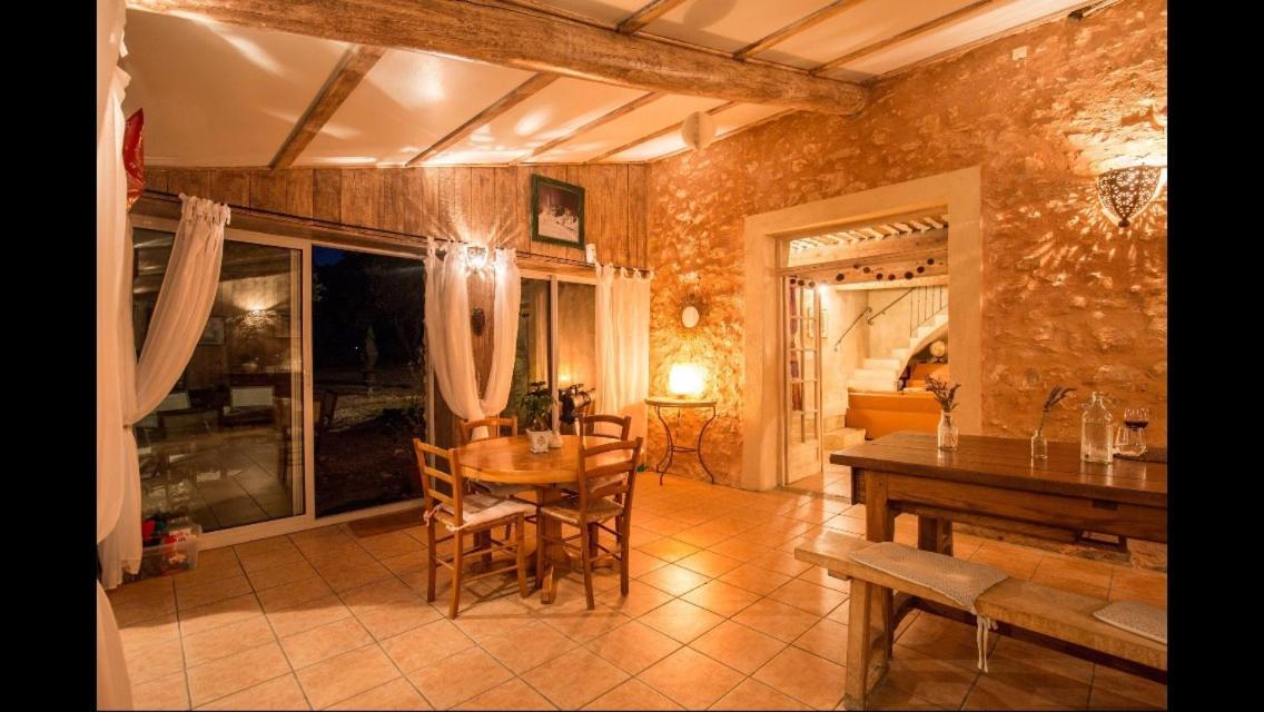 Chambres D'Hotes De La Verrerie Lioux Bagian luar foto